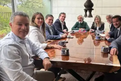 Reunión clave de Paloma Valencia con Juan Daniel Oviedo define fórmula vicepresidencial para 2026