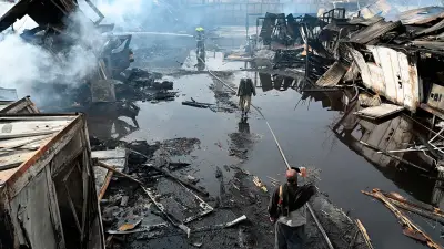 Talibanes elevan a 400 los muertos por bombardeo de Pakistán a hospital en Kabul