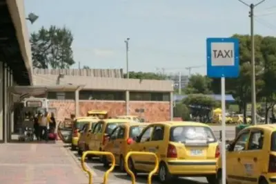Taxista de 40 años sufre infarto en Terminal del Salitre de Bogotá y buscan a su familia