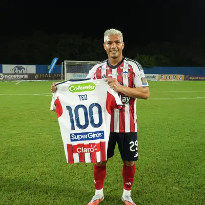 Teófilo Gutiérrez alcanza 100 goles con Junior en medio de dolor familiar por pérdida de su abuelo