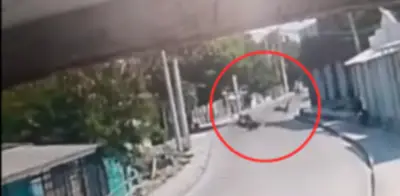 Tragedia vial en Barranquilla: cámara capta muerte de adulta mayor de 77 años arrollada por moto