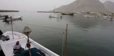 Tráfico de petroleros en Ormuz cae 90% por conflicto regional y represalias de Irán