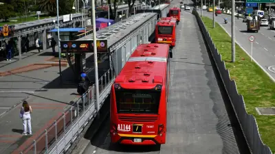 Usuarios de TransMilenio relatan objetos insólitos subidos al sistema: desde sillas hasta mudanzas completas