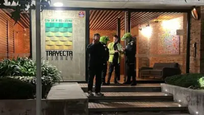 Videos de seguridad muestran robo de moto BMW y tiroteo en el norte de Bogotá