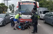 Accidente en Autopista Norte de Bogotá deja motociclista lesionado tras choque con bus