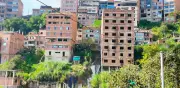 Alcaldía de Medellín investiga 79 construcciones ilegales en el cerro de las Tres Cruces