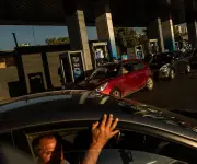 Alza de combustibles en Chile golpea aprobación de Kast y genera protestas