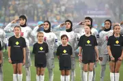 Autobús de la selección femenina de Irán abandona Australia bajo fuerte operativo policial