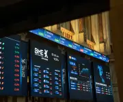 Bancos aconsejan esperar corrección del 10% en bolsas antes de comprar por crisis iraní