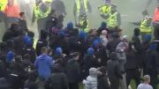 Batalla campal en el clásico escocés: Rangers vs Celtic deja escenas de violencia