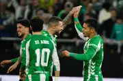 Betis golea al Panathinaikos y avanza en Europa League con gol de 'Cucho' Hernández