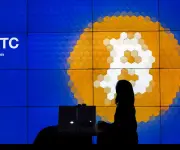 Bitcoin se desploma bajo US$69.000 ante temores bélicos entre EE.UU., Israel e Irán