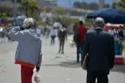Bogotá enfrenta envejecimiento poblacional con escasas políticas laborales para adultos mayores