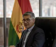 Bolivia garantiza pago de bonos en dólares a privados mientras negocia canje interno