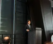 Bonos argentinos enfrentan límites por calificación basura y conflicto con Irán