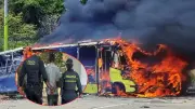 Capturan a joven por incendio de bus del anterior operador de Metrolinea en Girón