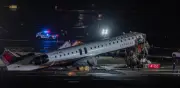 Choque fatal entre avión y camión de bomberos en Aeropuerto LaGuardia de Nueva York deja dos muertos