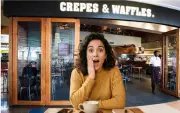 Crepes & Waffles endurece política sobre mascotas en sus restaurantes tras polémica