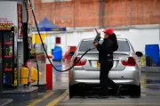 Crisis de precios de combustible en Latinoamérica: líderes enfrentan presión social