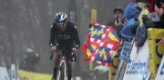 Daniel Felipe Martínez defiende con garra el podio en París-Niza tras caída y logra segundo lugar