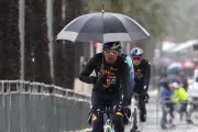 Daniel Felipe Martínez: La épica del ciclista silencioso que se levanta tras cada caída