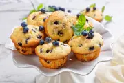 Delicias Dulces: Historia y Receta de Muffins de Limón con Arándanos