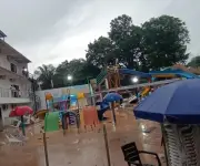 Desbordamiento de quebrada afecta servicios turísticos en Cafam Melgar durante Semana Santa