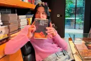 Dua Lipa asume como comisaria literaria del London Literature Festival