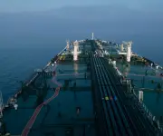 EE.UU. autoriza ventas limitadas de petróleo ruso a India por 30 días