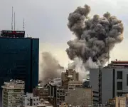 EE.UU. intensifica ataques contra Irán mientras Teherán rechaza negociaciones de paz