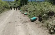Ejército desactiva cilindros explosivos enterrados en vía de Nariño y Cauca