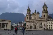 El reloj de la Catedral Primada de Bogotá inspira novela familiar de Pablo Navarrete