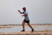 El 'running' en Colombia: beneficios y riesgos ante contaminación y calor