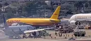 Emergencia aérea en Los Ángeles: Avión de United Airlines aterriza por incendio en motores