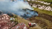Enorme incendio en predios de licorera afecta movilidad en vía Bogotá-Tunja