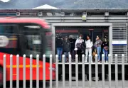 Estudiante indígena fallece en accidente con bus de TransMilenio en Bogotá