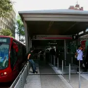 Estudiante indígena muere atropellada por bus de Transmilenio en Bogotá