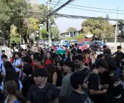 Estudiantes chilenos marchan contra aumento de combustibles y políticas educativas de Kast