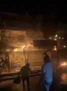 Explosión de transformador eléctrico causa incendio en Villa del Sol y deja familia en emergencia