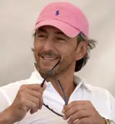 Exsenador ruso Umar Dzhabrailov hallado muerto con disparo en la cabeza en Moscú