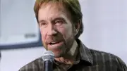 Fallece el legendario actor Chuck Norris a los 86 años, Hollywood de luto
