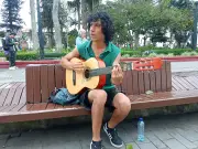 Fernando Ducato: El artista argentino que llena de rock el Parque Caldas de Popayán