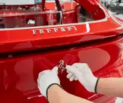 Ferrari suspende entregas en Medio Oriente por impacto de conflicto bélico