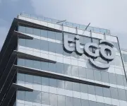 Fitch eleva calificación crediticia de Tigo a AAA con perspectiva estable tras adquisición total