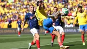 Francia castiga a Colombia con gol de Doué tras desafortunado desvío de Daniel Muñoz