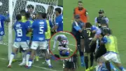 Gigantesca pelea en el fútbol brasileño: patadas, puños y árbitros huyendo