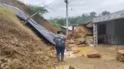 Gigantesca roca por poco causa tragedia en Bucaramanga: familia evacuó vivienda