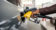 Gobierno advierte posible alza en precio de gasolina por crisis en Medio Oriente