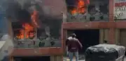 Grave incendio consume establecimiento comercial en el centro de Bogotá: una persona lesionada