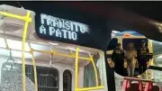Habitante de calle destruye bus de TransMilenio en Bogotá tras negársele dinero